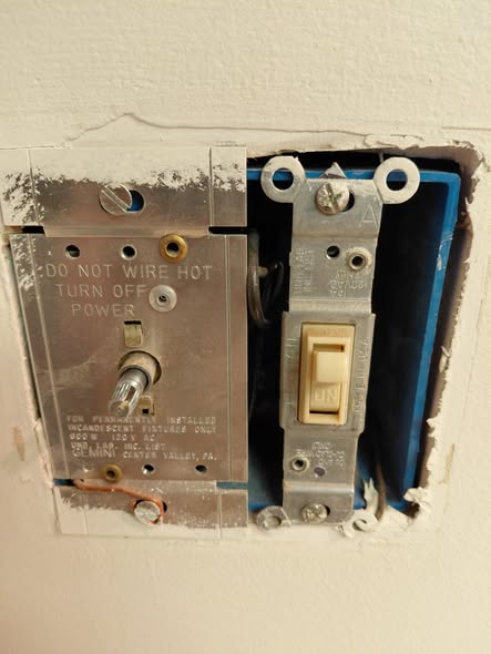 Old dimmer switch before replacement